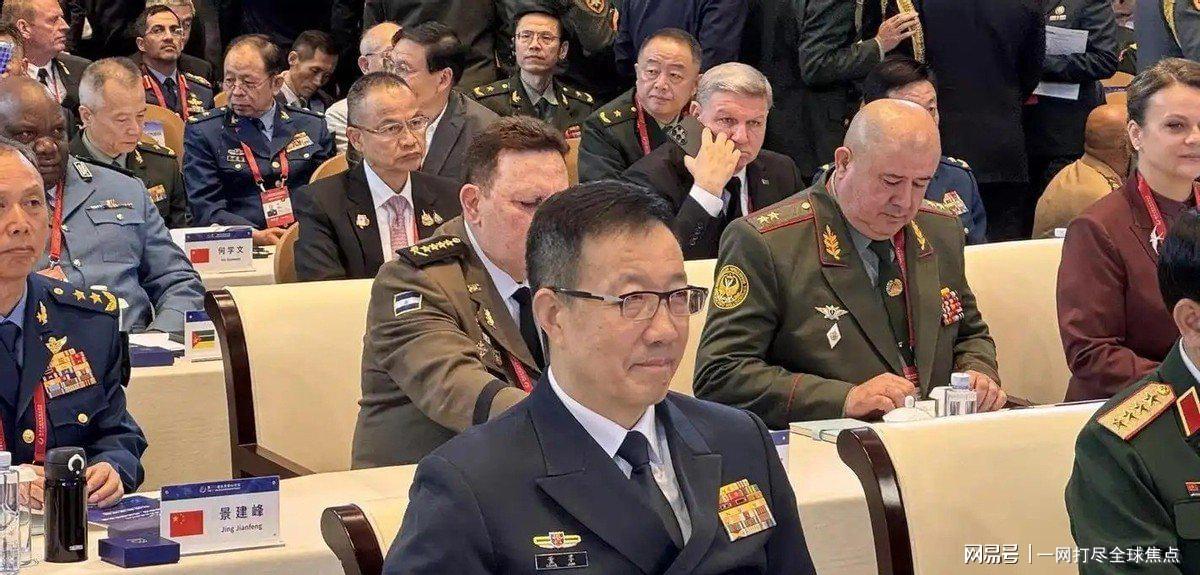 队报：巴黎卖拉莫斯和李刚仁收入破亿，将签阿克利乌舍和迪奥曼德