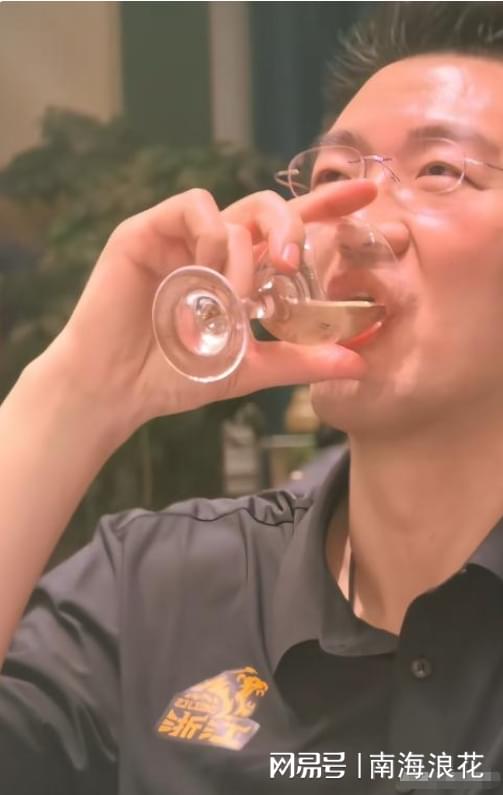 可签3年6000万?范弗里特或让步,火箭留下伊森,引援还剩1200万