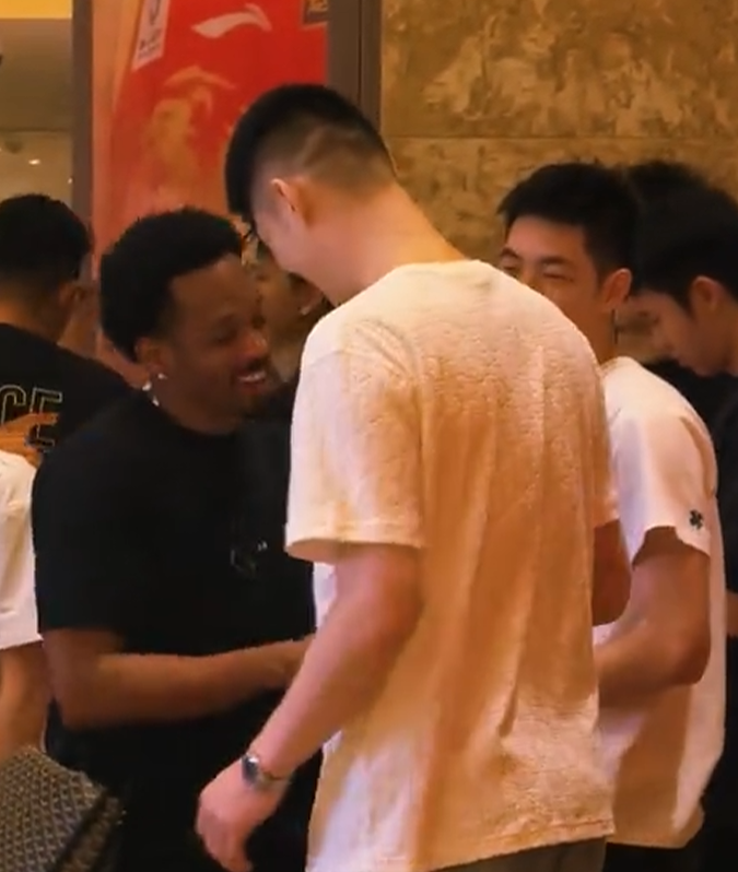 马刺悬了?福斯特主裁尼克斯近十战全胜 系列赛终结战赢39.4分