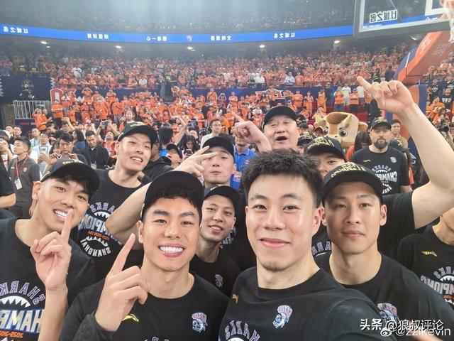 NBA总决赛战报：福克斯一级恶犯！马刺16分优势变3分，卡斯尔7中0