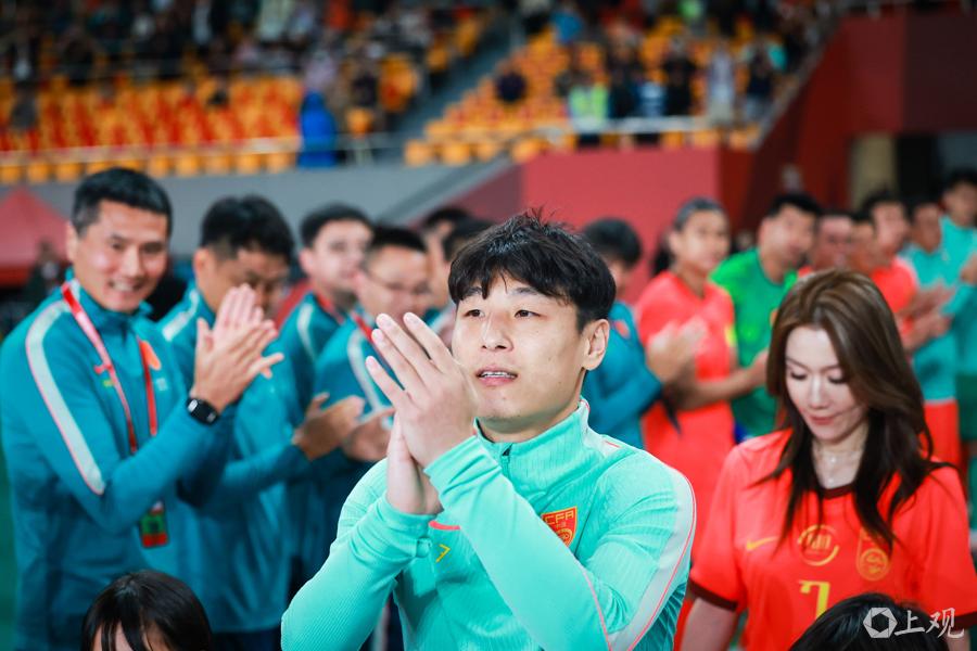 爆了！爆了！文班5年3亿！福克斯离队去尼克斯庆祝！