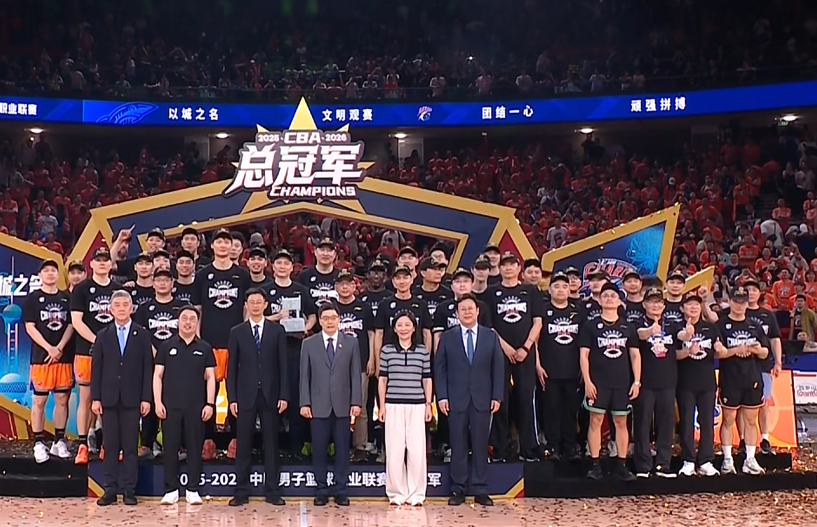 NBA创造历史!8年8个不同球队夺冠,别说马刺路还长