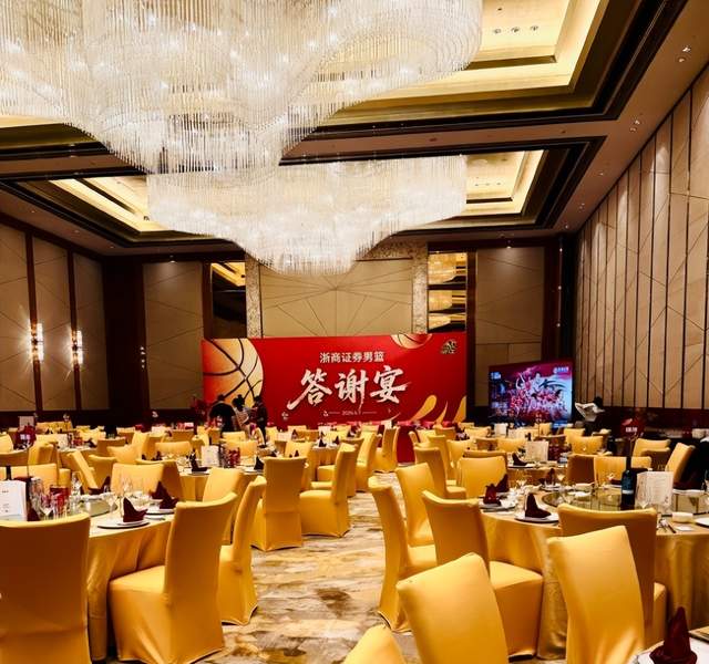 打球就要“夯爆”?虎扑老哥的篮球哲学炸了
