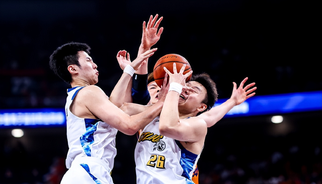 罗马诺：吕迪格续约1年已完成，可能未来24小时内官宣