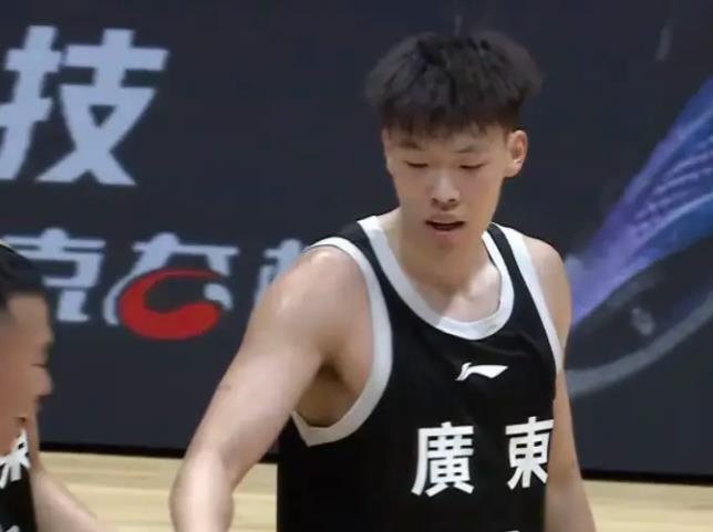 乌法115k欧元买断阿加波夫，结束租借正式加盟