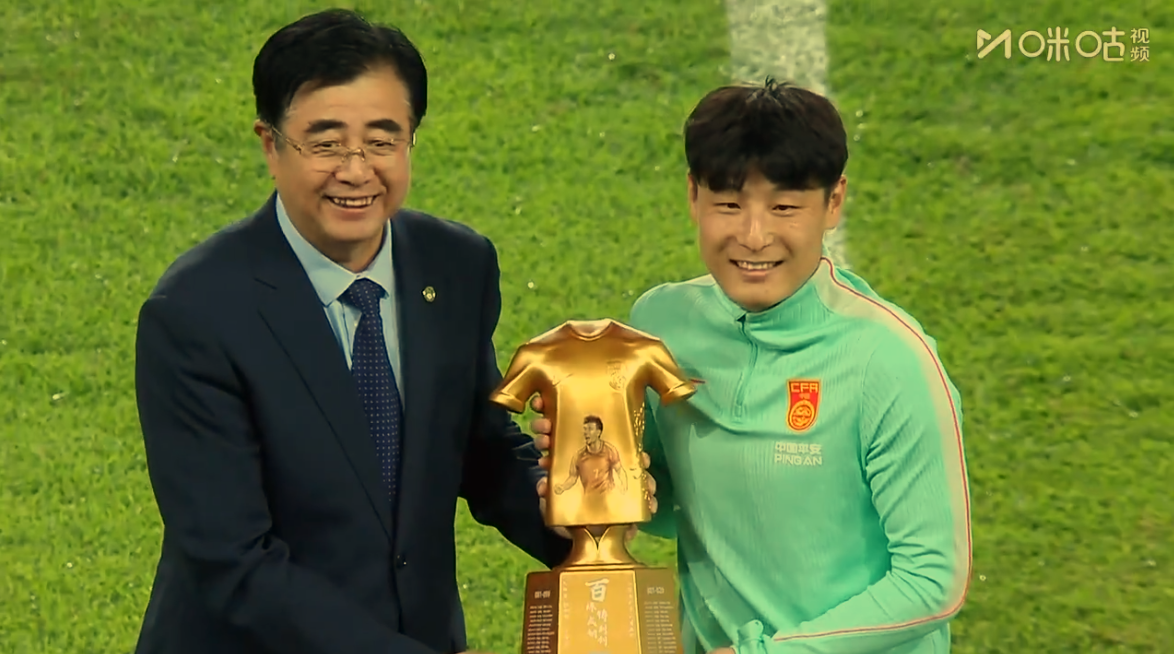 脸都打肿了!西班牙亿元锋线,被 40 岁葡乙老门将零封了!
