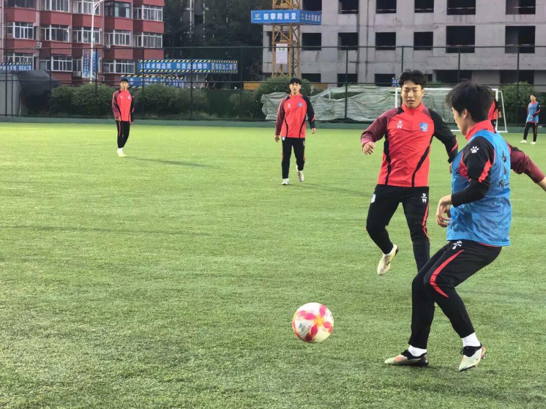 德容:日本队的低位防守非常出色,我们将全力备战对瑞典的比赛