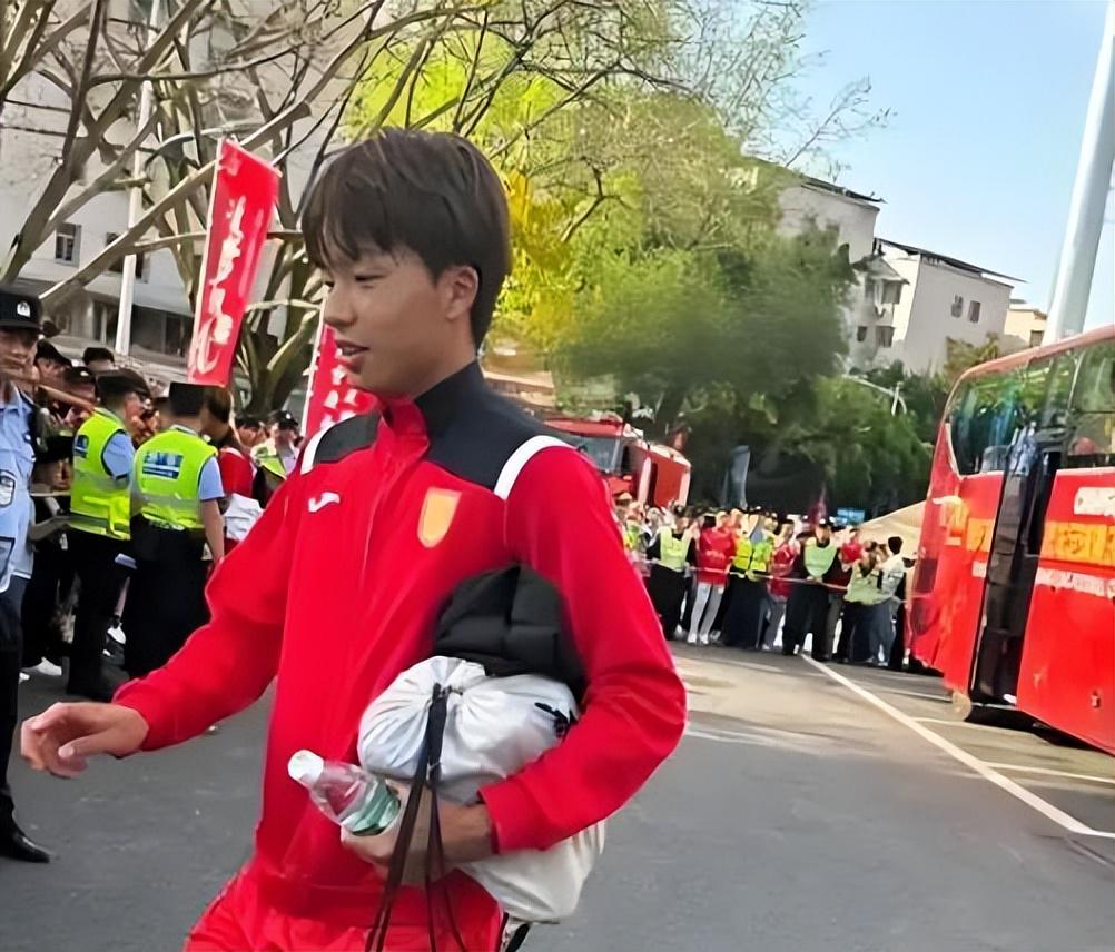 为推动转会选择罢训,莫伊塞·基恩被佛罗伦萨罚款